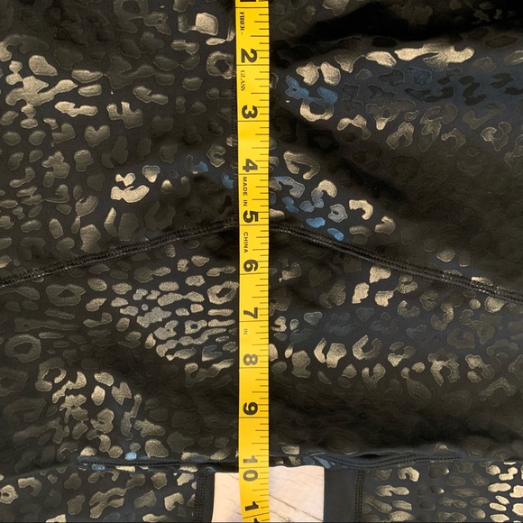 L'urv animal print embossed leggings medium Black - Picture 4 of 10